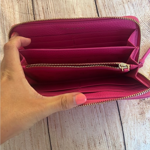 Bright pink Tory Burch wallet - Picture 4 of 4